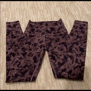 Lulu aligns! Basically new. No pilling :)